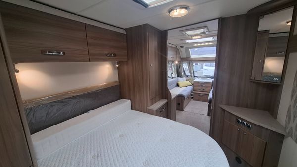 Swift Caernarfon Island Bed Caravan 399155417