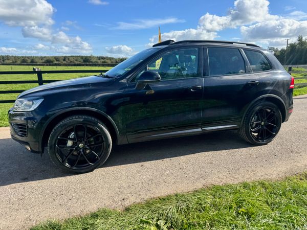 151 Volkswagen Touareg R-Line Commercial***** 399116571