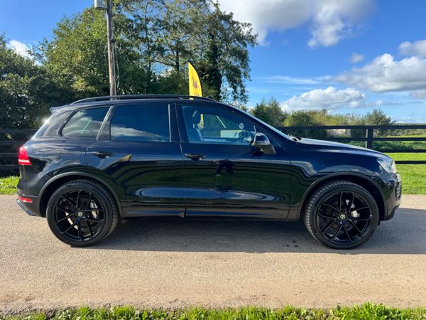 151 Volkswagen Touareg R-Line Commercial***** 399116580