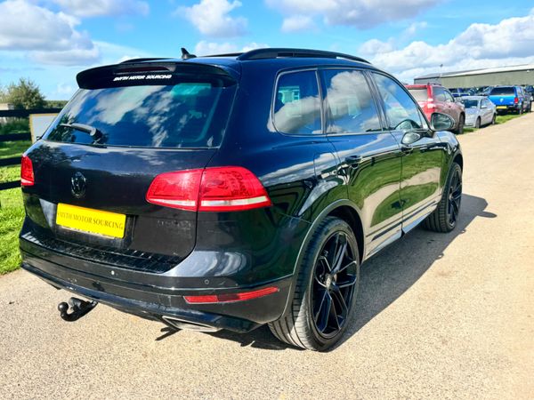 151 Volkswagen Touareg R-Line Commercial***** 399116583