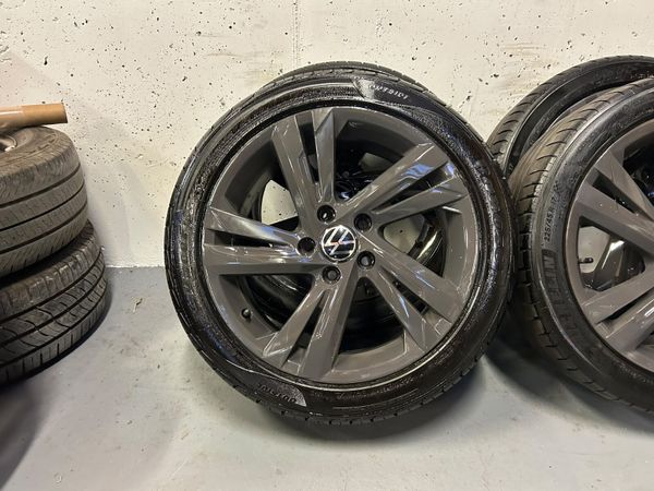 Volkswagen Golf R-Line Alloys 17” 399404188