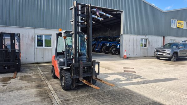 Toyota forklift 399412872