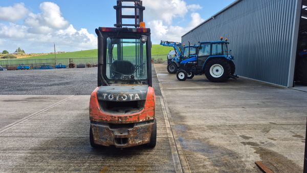 Toyota forklift 399412875