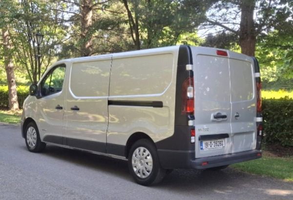 2019 Nissan NV300, 2 of 10