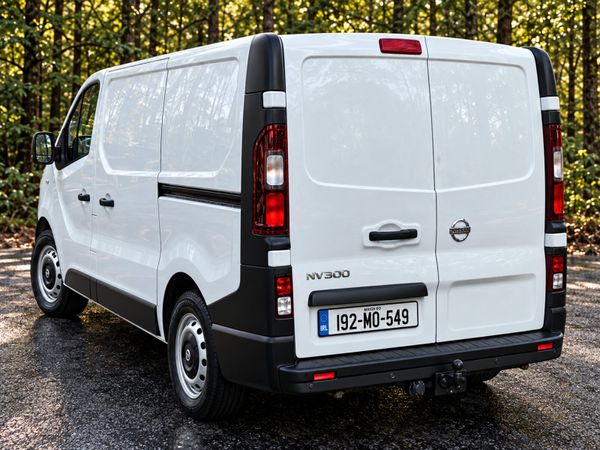 192 NISSAN NV300 SWB 1.6 - NEW CVRT - 1 OWNER 399509894