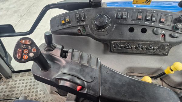 New Holland T7550 399778221