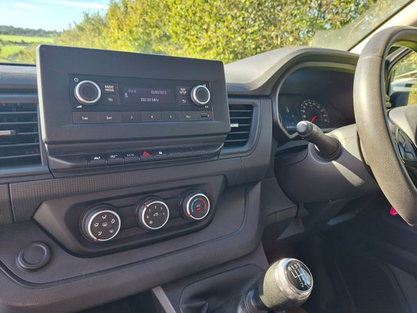 Nissan Primastar 221 LWB 2.0L...New Model 399942610