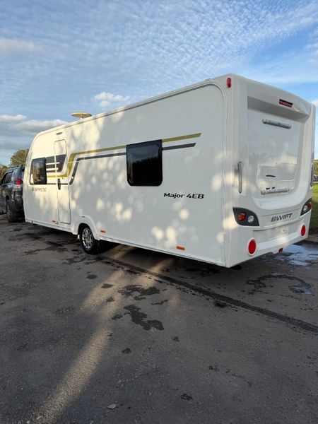 ✨STUNNING SWIFT SPRITE 4 BERTH REAR ISLAND BED✨ 399985401