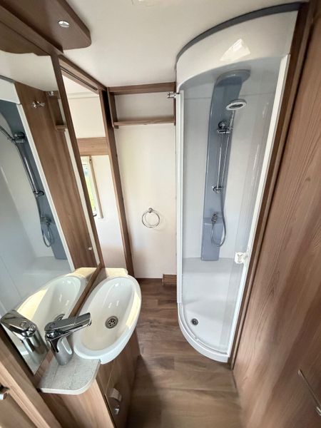 ✨STUNNING SWIFT SPRITE 4 BERTH REAR ISLAND BED✨ 399985411