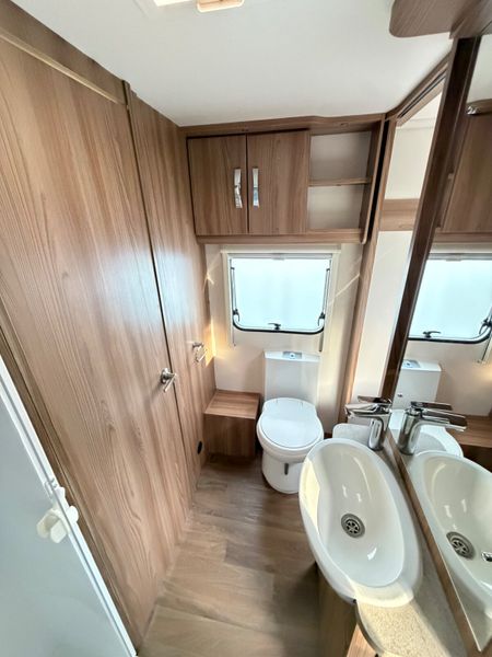 ✨STUNNING SWIFT SPRITE 4 BERTH REAR ISLAND BED✨ 399985413