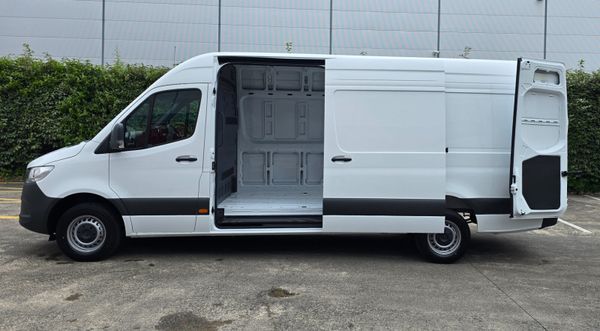 2026 Sprinter 319 LWB with Heavy Towing Capacity 306027554