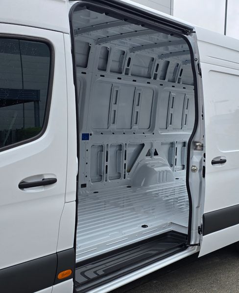 2026 Sprinter 319 LWB with Heavy Towing Capacity 306027556