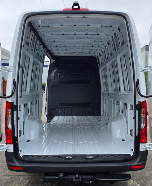 2026 Sprinter 319 LWB with Heavy Towing Capacity 306027558