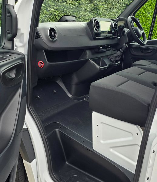 2026 Sprinter 319 LWB with Heavy Towing Capacity 306027561