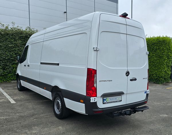 2026 Sprinter 319 LWB with Heavy Towing Capacity 306027562