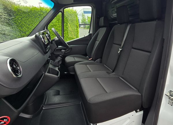 2026 Sprinter 319 LWB with Heavy Towing Capacity 306027564