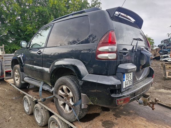 Toyota landcruiser 03 to 10 breaking for parts 317490660