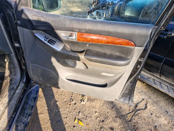 Toyota landcruiser 03 to 10 breaking for parts 317490751