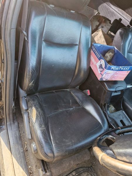 Toyota landcruiser 03 to 10 breaking for parts 317490753