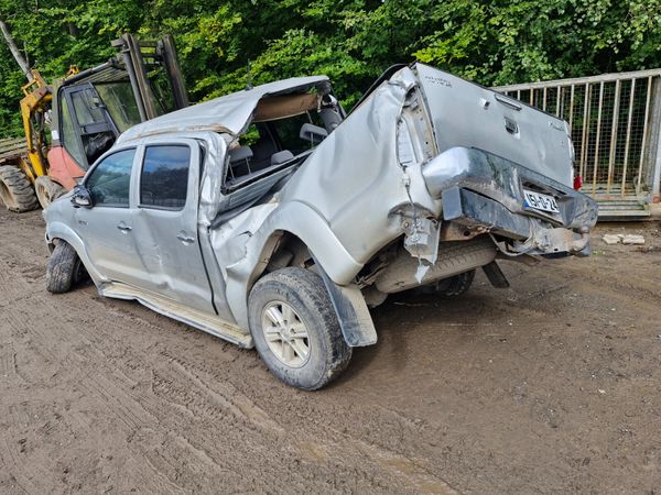 Toyota hilux 05 to 16 breaking for parts 317559434