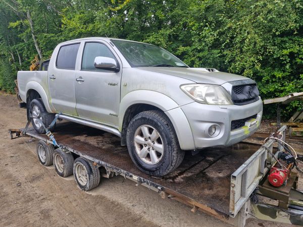 Toyota hilux 05 to 16 breaking for parts 317559435
