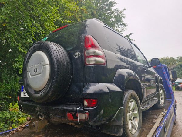 Toyota landcruiser 2004 breaking for parts 320434502