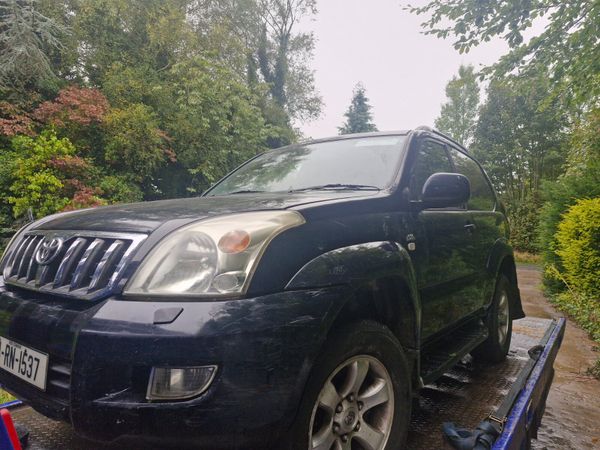 Toyota landcruiser 2004 breaking for parts 320434504