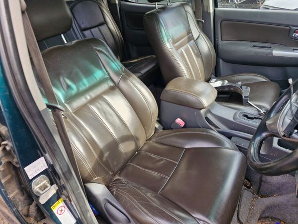 Toyota hilux auto  2015  breaking for parts 320894248