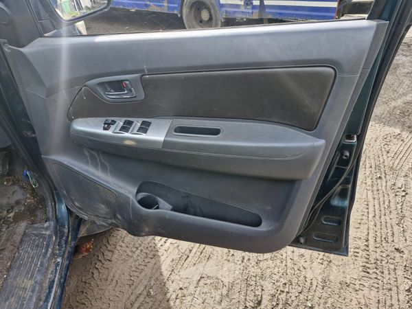 Toyota hilux auto  2015  breaking for parts 320894276