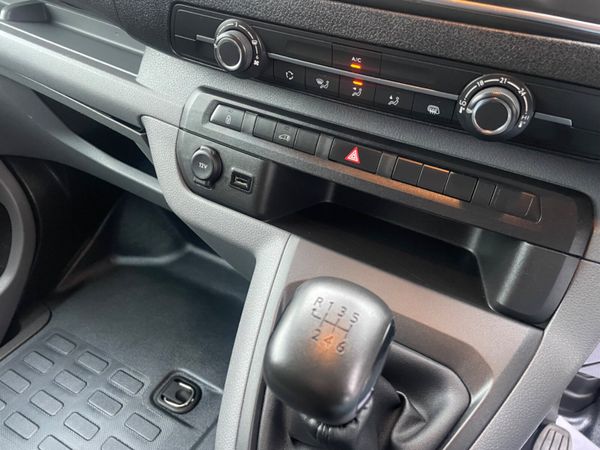 Vauxhall Vivaro 321559716