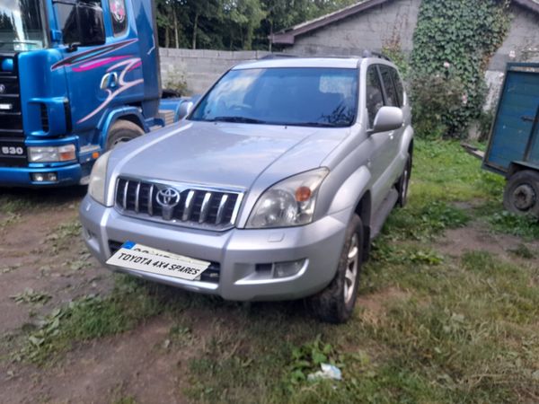 Toyota landcruiser  auto breaking for parts 322037053