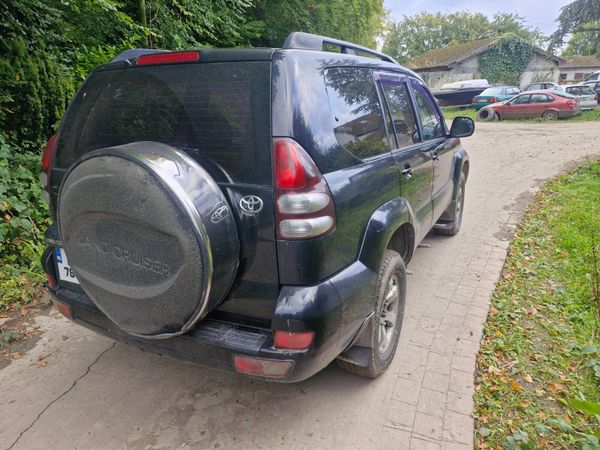 Toyota landcruiser crew cab breaking for parts 322037666