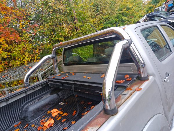 Toyota hilux 05 to 16 breaking for parts 324967800