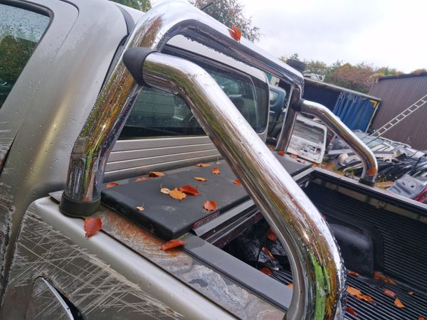 Toyota hilux 05 to 16 breaking for parts 324967802