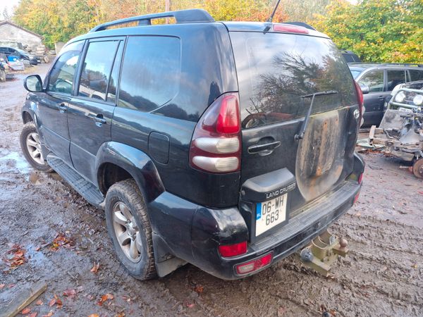 Toyota landcruiser 03 to 10 breaking for parts 324972908