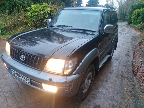 Toyota landcruiser 2002 breaking for parts 325091819