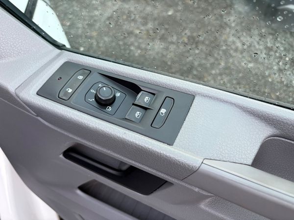 Volkswagen Transporter 330677358