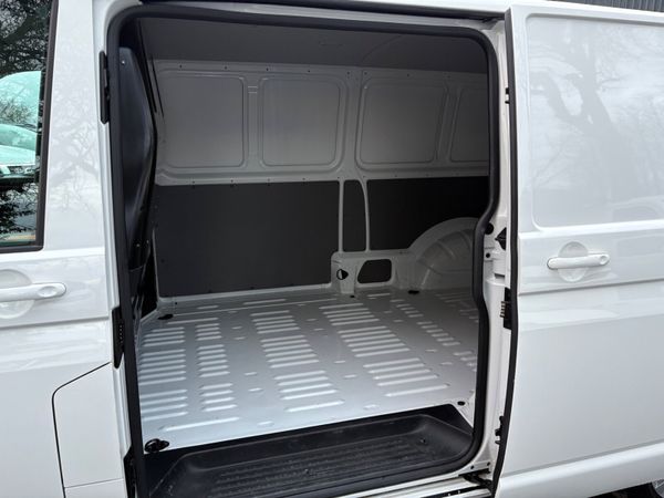 Volkswagen Transporter 330677411