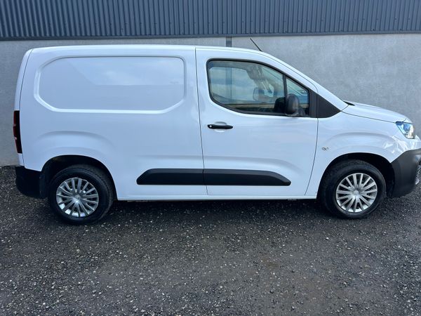 2020 Citroen Berlingo 88km - 220V inverter 339989354
