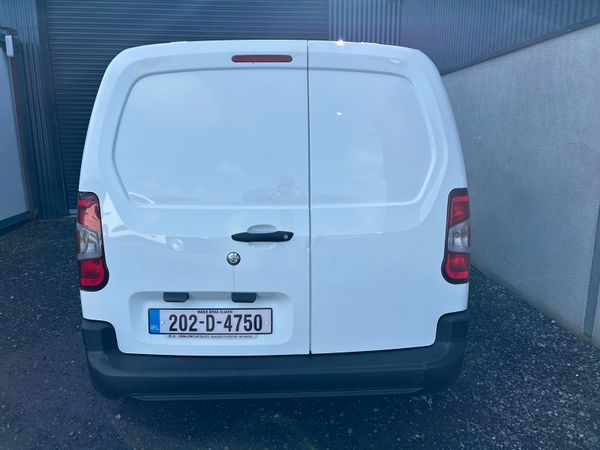 2020 Citroen Berlingo 88km - 220V inverter 339989356