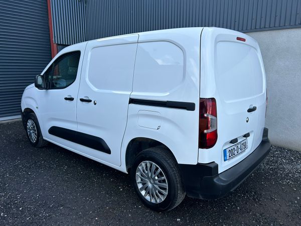 2020 Citroen Berlingo 88km - 220V inverter 339989357