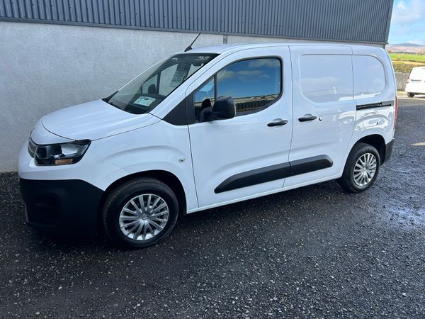2020 Citroen Berlingo 88km - 220V inverter 339989358
