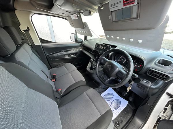 2020 Citroen Berlingo 88km - 220V inverter 339989360