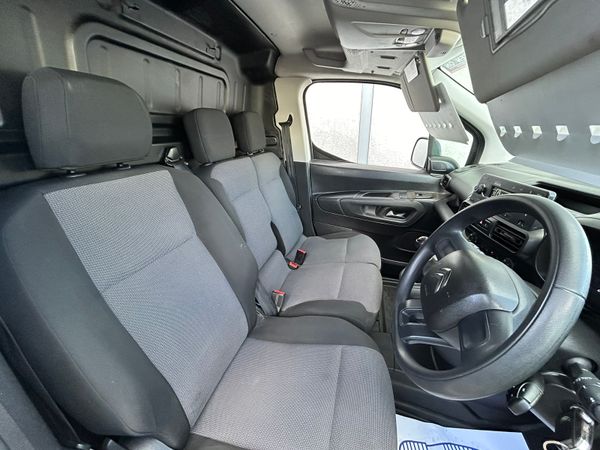 2020 Citroen Berlingo 88km - 220V inverter 339989361