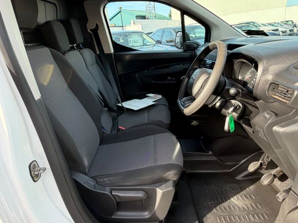 191 Citroen Berlingo 1.6 D - NEW CVRT - 3 SEATS 400314585
