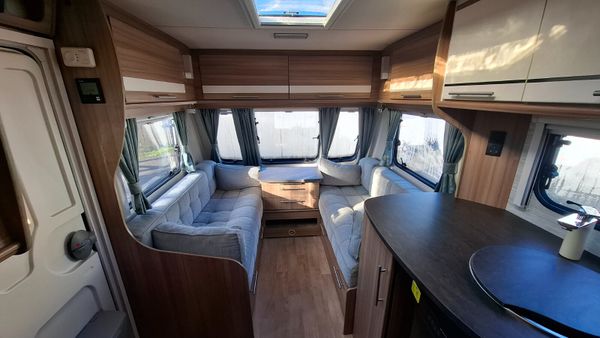Lunar Quasar Island Bed Caravan 400449388