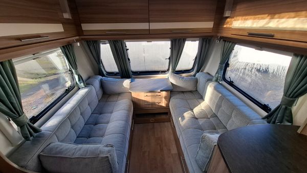 Lunar Quasar Island Bed Caravan 400449392