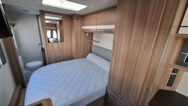 Lunar Quasar Island Bed Caravan 400449399