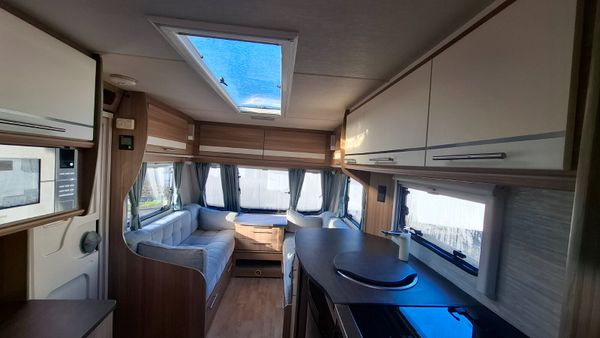 Lunar Quasar Island Bed Caravan 400449402