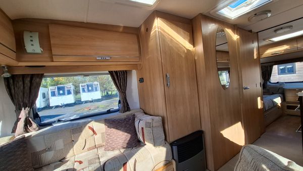 Lunar Quasar 6 Berth Caravan 400765711